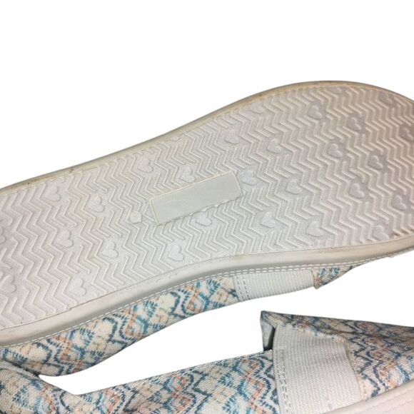 Maurices Nwt Laura Twin Gore Striped Slip On Sneakers - Picture 7 of 9